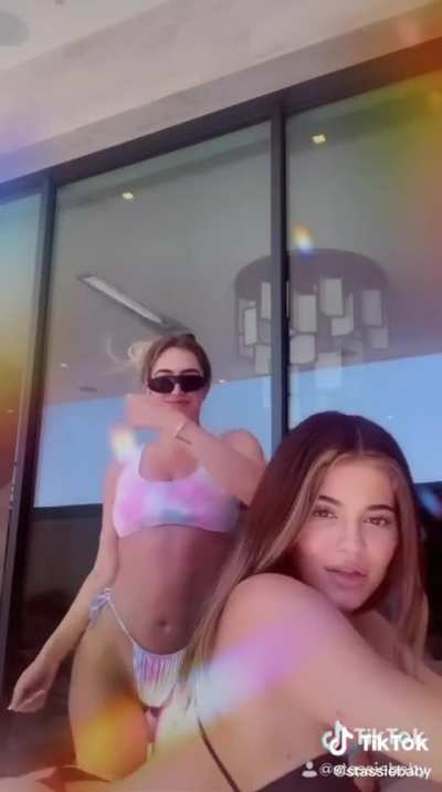 Who twerks better? Kylie or Stassie?
