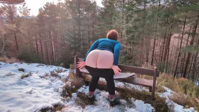 This big ass needs a forest spanking 