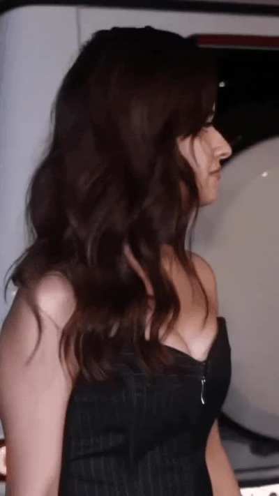 Avneet Kaur 👅 special ✊ shit look at her melons guys so big 🥵 Uff look at her legs 😋 (watch special zoom video)💦