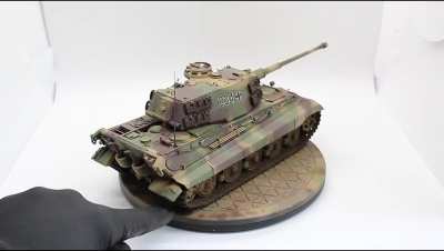 A 360° of my Tiger II cutaway with crew model.