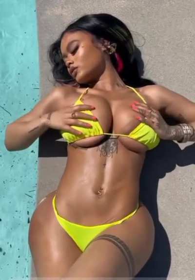 💛👙