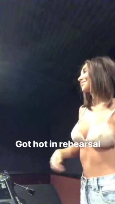 😋😋