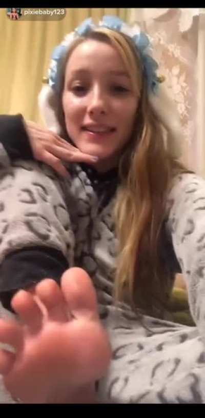 babypixie123 (countdown specialist with sole lick)