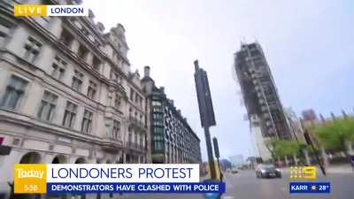 Australian news reporter flees angry protesters in London