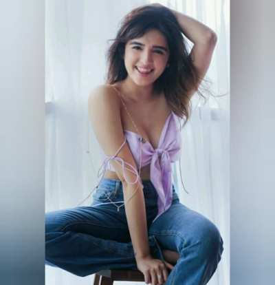 She is so cute and hot at same time (SHIRLEY SETIA)