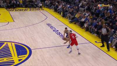 [Highlight] Ty Jerome doing his best Steph and Poole impression with a half court beat buzzer!