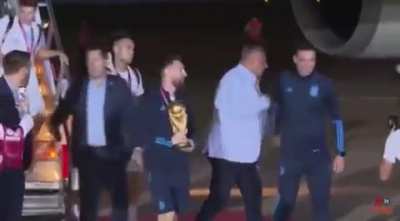 Los K quisieron la foto con Messi, pero no pudieron.