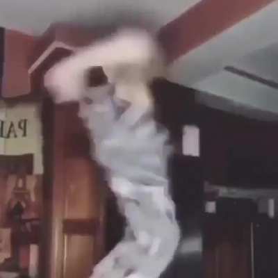 '-'