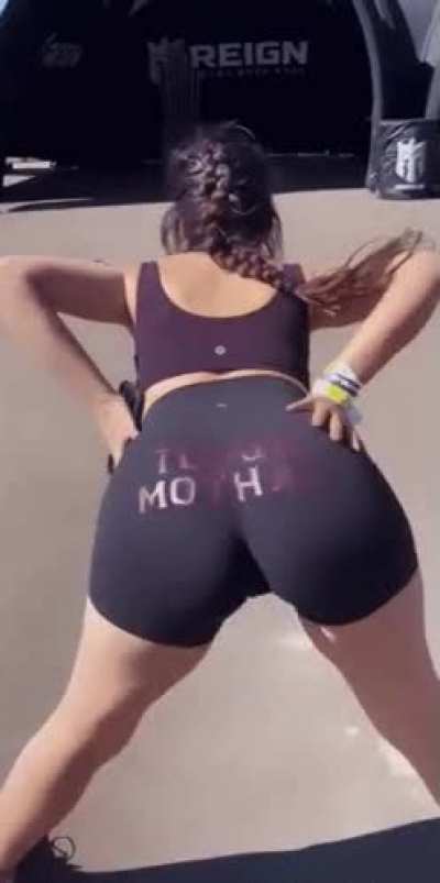 I worship the jiggle of Camila Cabello's fat ass