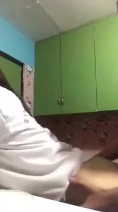 ini la peribahasa omputih kata “lucky bast*rd” jangan tanya sos, video dah lama simpan kat galeri. ada yang tau? leh la kongsi faptain!