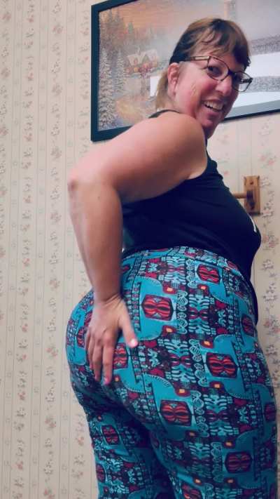 I bet it’s your dream to get a taste of my 52yr old ass one day 😉 💨 👅
