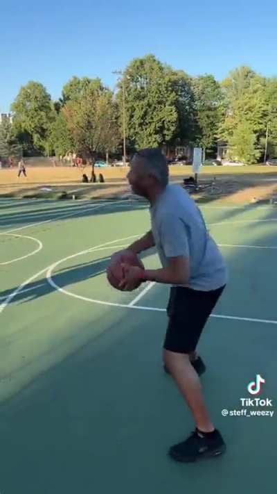 Unc could have went pro if he didn’t get a knee injury😭