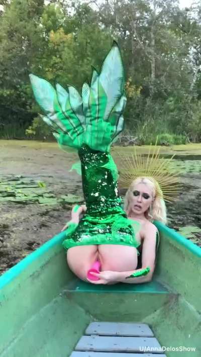 Would you fuck a mermaid?🧜🏻‍♀️😜