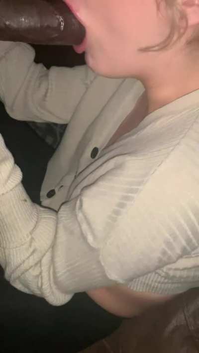 Nothing like a blowjob from a snowbunny!! Look at how she worships my BBC!! Super sloppy deepthroat ðð<wbr>ð<wbr>¤¤