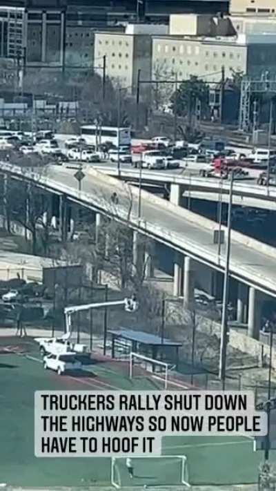Truckers Rally shuts down the exits on 395