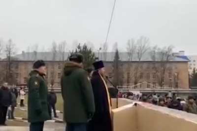 Абсурднее абсурда... поп на молодежном сленге затерает, лохам про то, что они не лохи потому что имеют отношение к космовойскам...