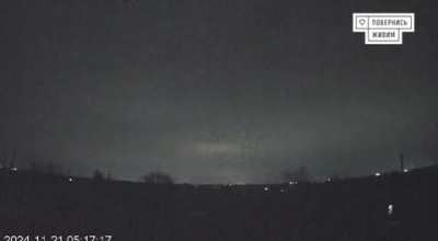 Russian ICBM strike on Dnipro city. ICBMs split mid flight into multiple warheads to be harder to intercept.