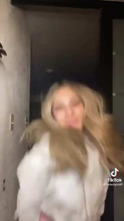 if only the girls with big asses did this trend it would’ve been better than the big bank trend