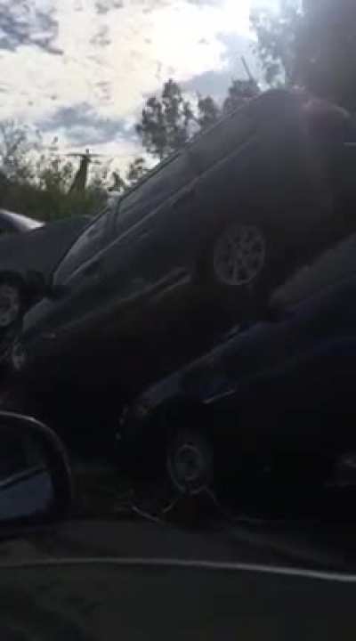 Компактно припарковало