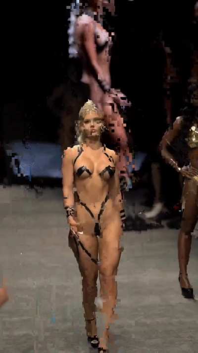 Goddess in tape