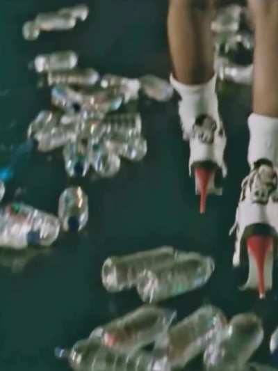 Margot Robbie invites you over & she starts to act like crazy Harley on the phone. As soon as you arrive you have to choose: get dominated by crazy Harley OR put her in her place