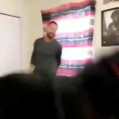 Мальчики играют