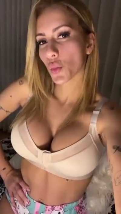 Kenia Gonzalez (keniamusicr)