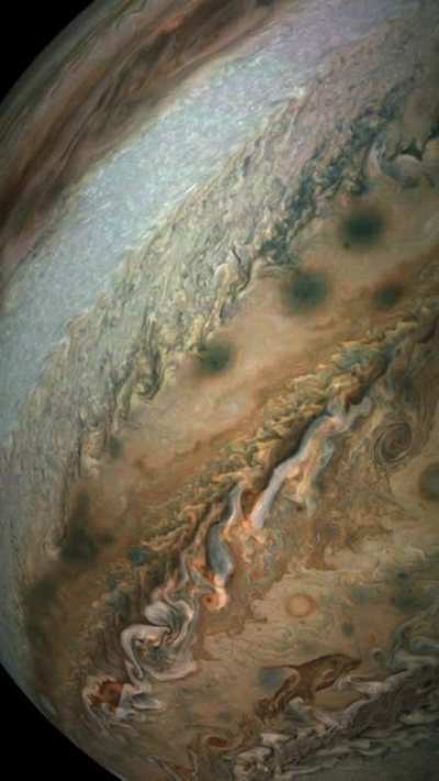 Jupiter flyby footage from NASA's Juno probe