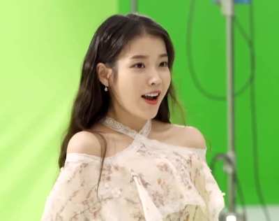 IU
