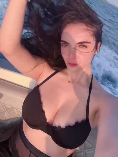 Liz Alexa 
