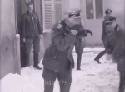 A snow fight with the Führer