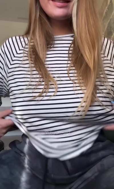 Fun fact: shaking my heavy boobs from side to side makes me wet 🤭