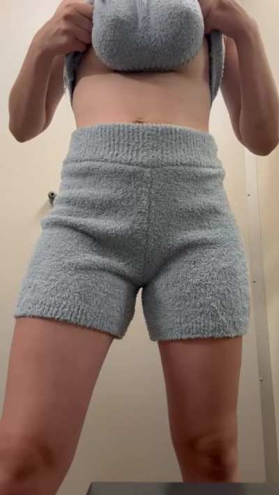 I want to get fucked in the dressing room, come join me