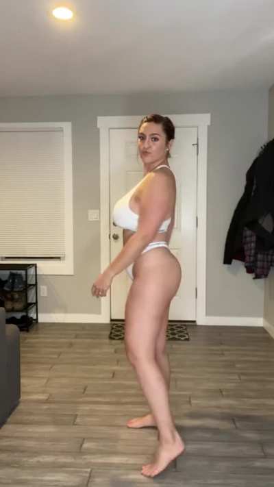 What Do You Think Of Her Jumps ? ( Her Free Content In Comments )