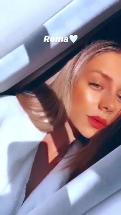 Those eyes and lips 🥵🤤