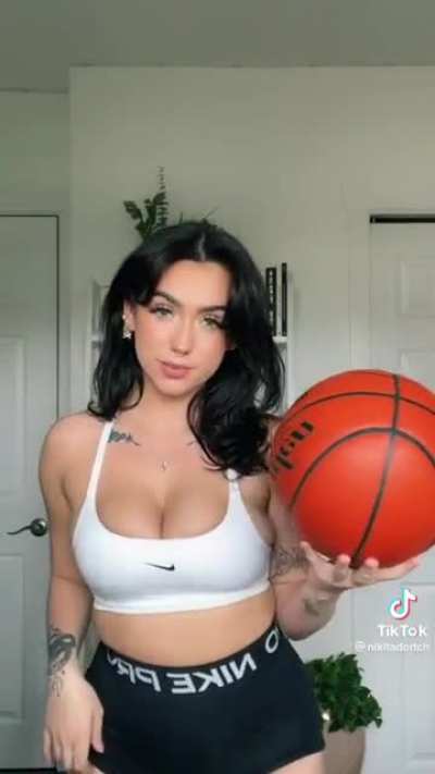Look at those bouncy 🍒