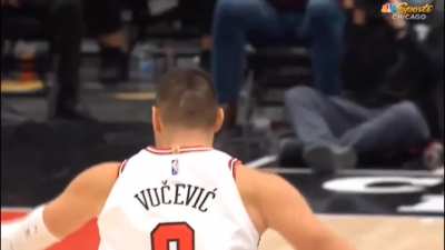 [Highlight] Fire Nagy chant breaks out in the United Center