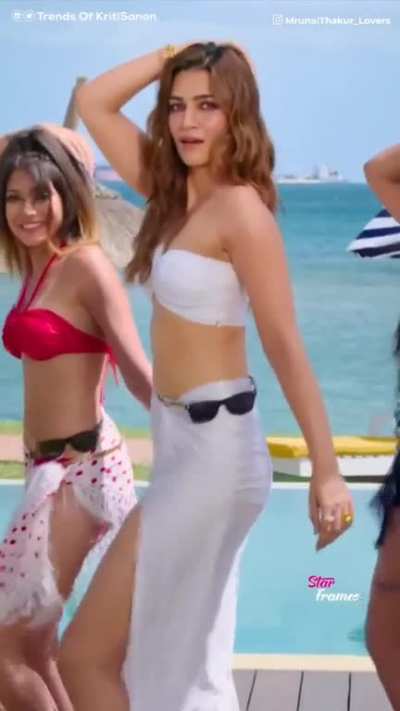 Mrunal Thakur X Kriti Sanon