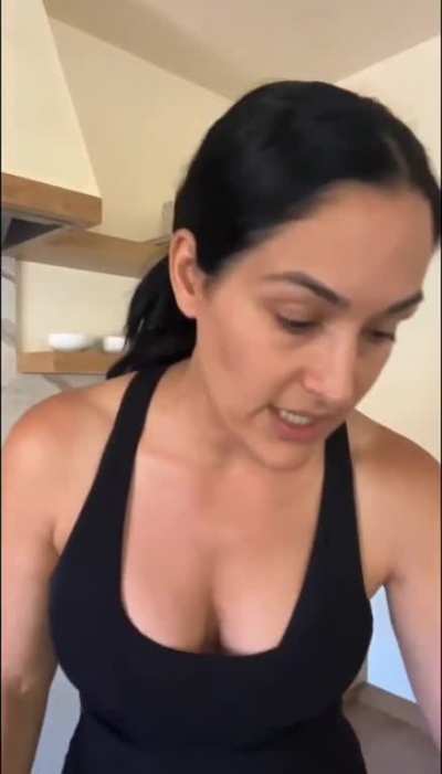 Nikki Garcia(Instagram Live)