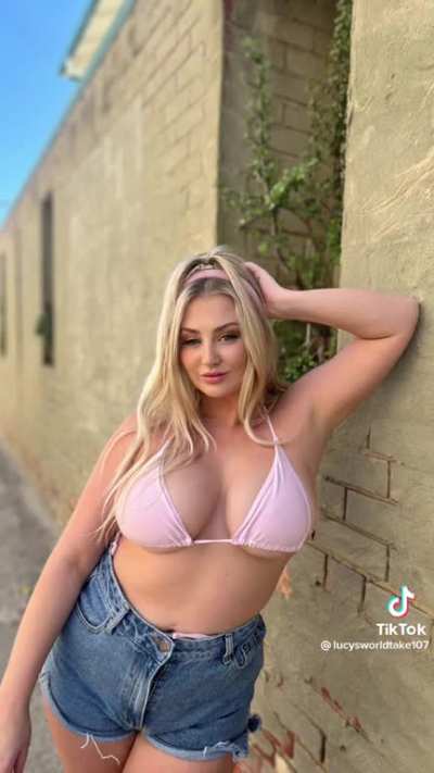 WARNING: If you watch this video, youre gonna become obsessed with this sexy slut🤤<wbr>🤤🤤