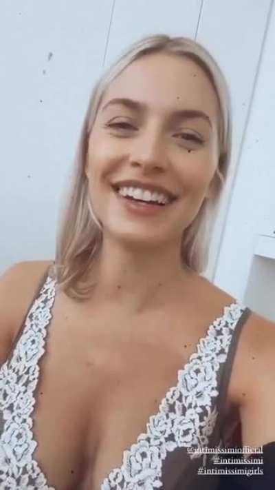 Deep cleavage