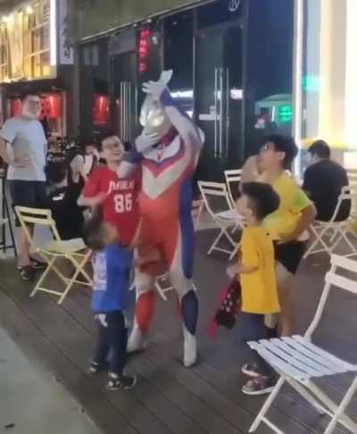 Ultraman's weakness revealed.