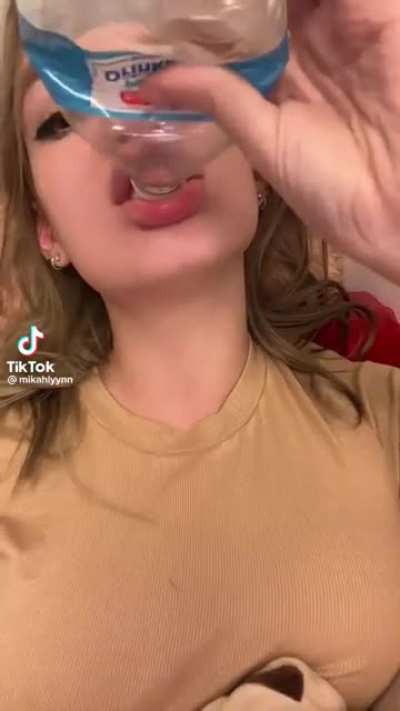 No bra 1