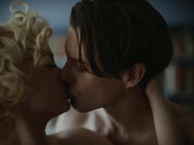 Ana de Armas topless scene