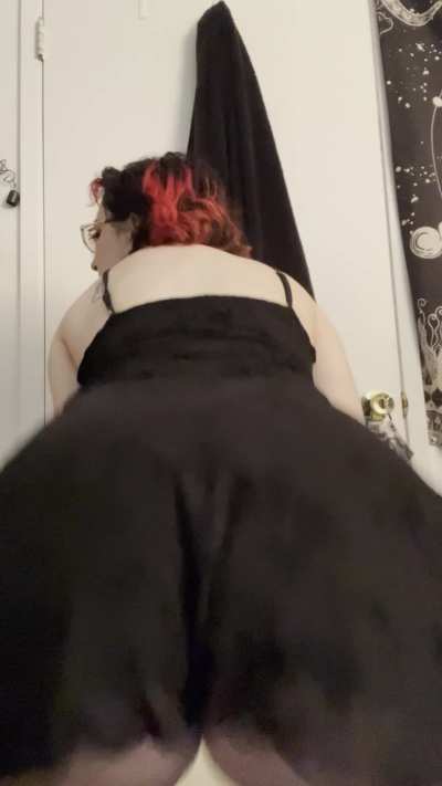 I love showing off my beautiful ass
