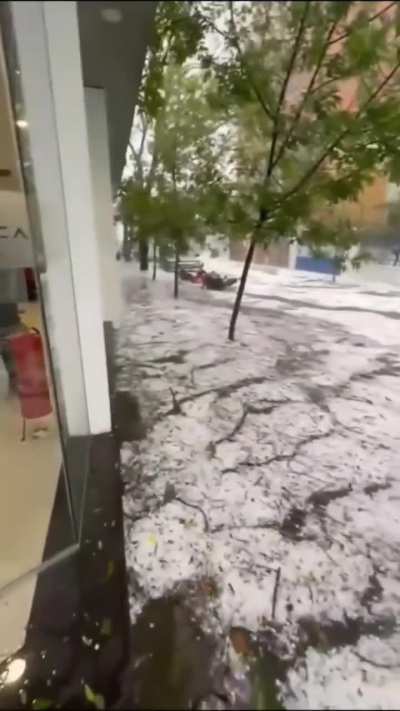 Heavy rain accompanied by a hailstorm in Tarija city, Cercado Province, Bolivia 🇧🇴
