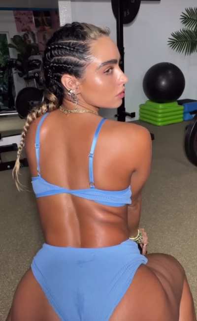 Blue workout gear, Instagram Story November 2023