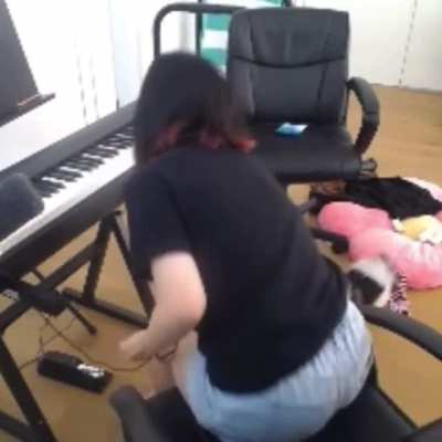 Lily 👀