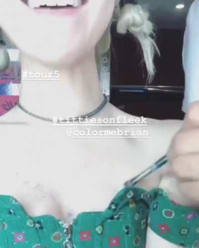 Titties on fleek