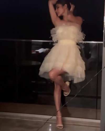 Mouni Roy 